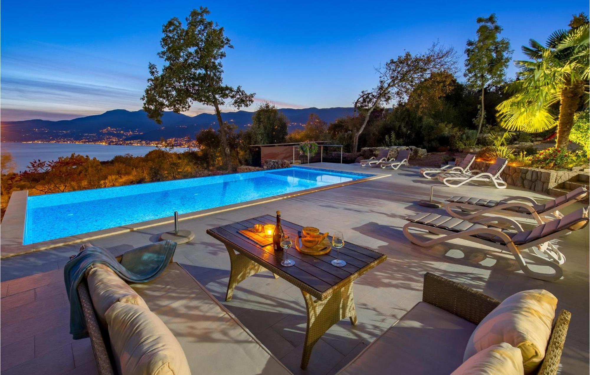 Lovely Apartment In Rijeka With Wifi Bagian luar foto